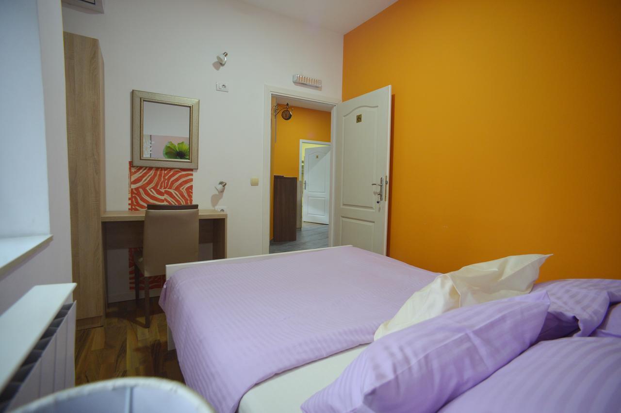 Stella Di Notte Hostel เบลเกรด ภายนอก รูปภาพ