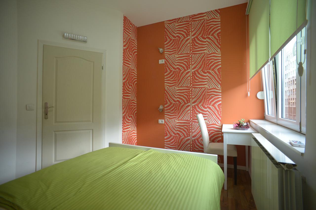 Stella Di Notte Hostel เบลเกรด ภายนอก รูปภาพ