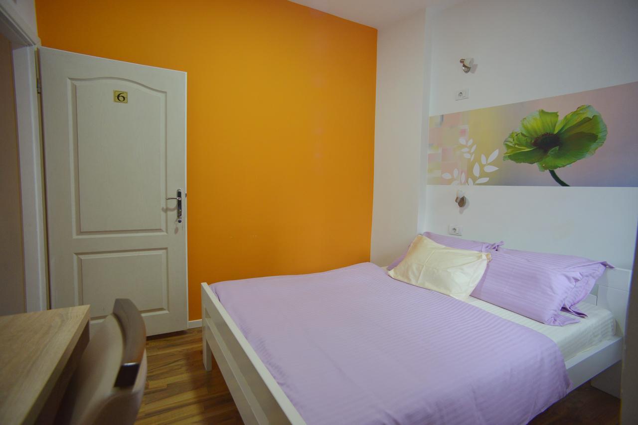 Stella Di Notte Hostel เบลเกรด ภายนอก รูปภาพ