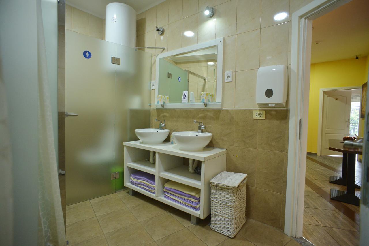 Stella Di Notte Hostel เบลเกรด ภายนอก รูปภาพ