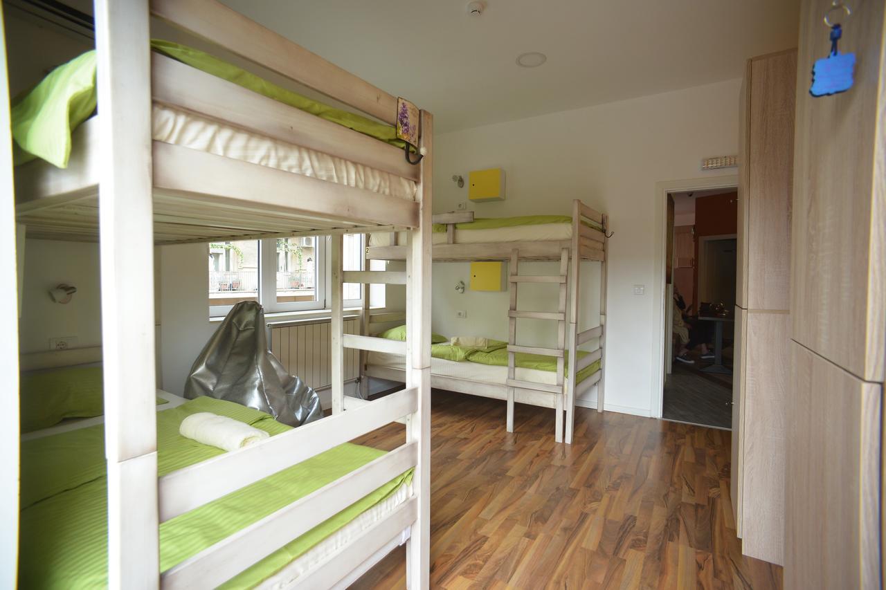 Stella Di Notte Hostel เบลเกรด ภายนอก รูปภาพ