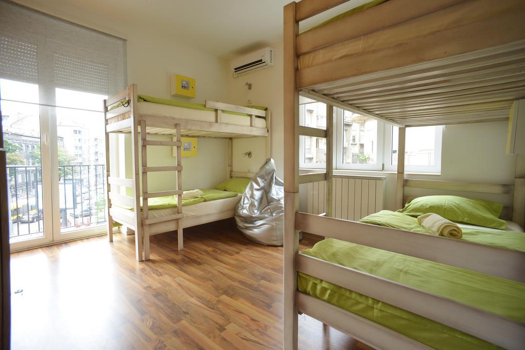 Stella Di Notte Hostel เบลเกรด ภายนอก รูปภาพ